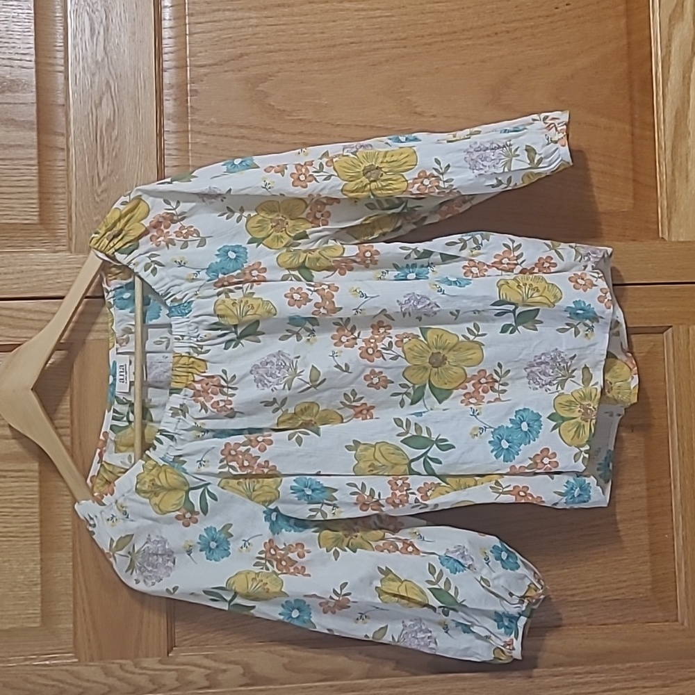 Boho  a.n.a off the shoulder floral top- Size Medium ✨️